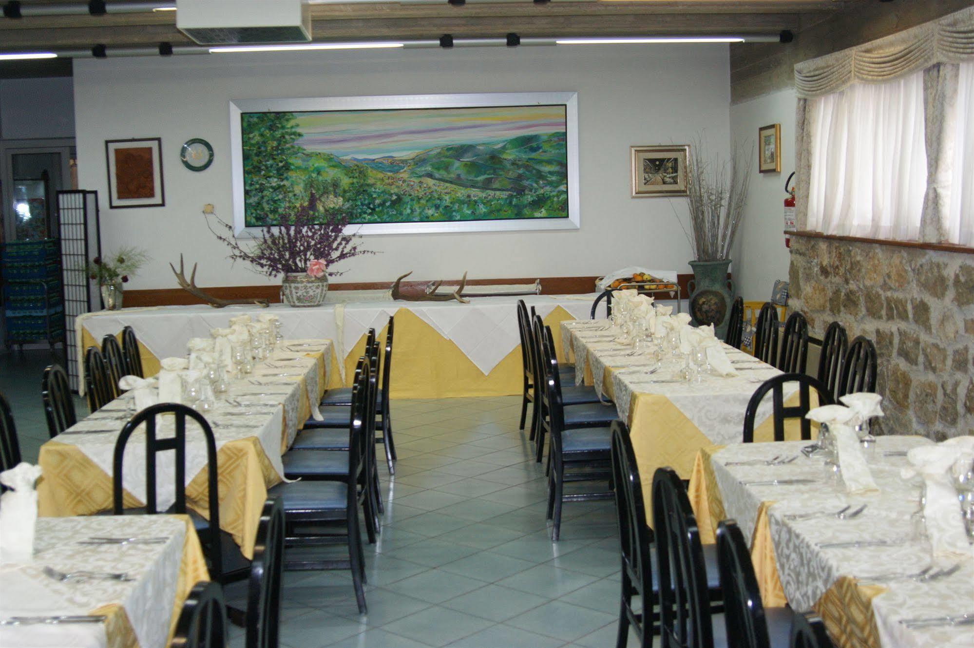 Albergo Ristorante Il Pescatore Villetta Barrea Exterior foto
